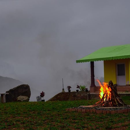 Misty Hill Pirmed Bagian luar foto
