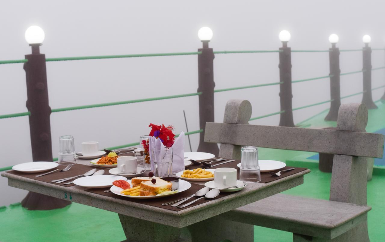 Misty Hill Pirmed Bagian luar foto