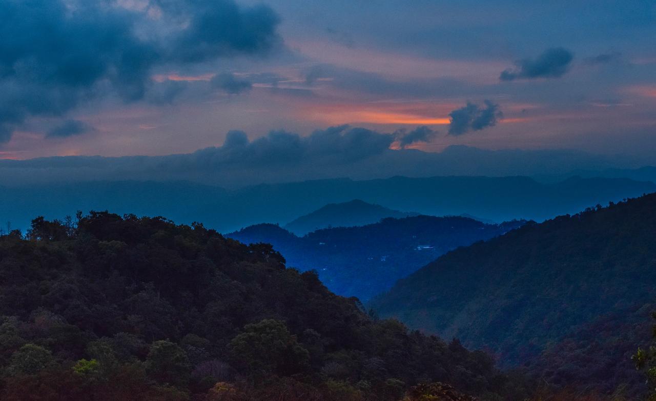 Misty Hill Pirmed Bagian luar foto
